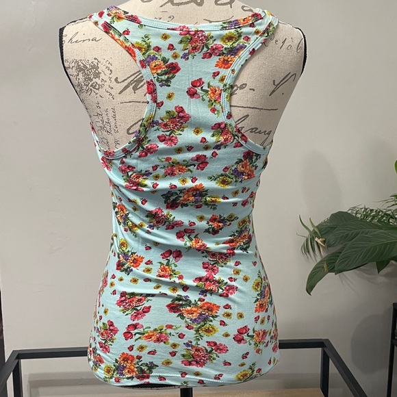 Fitted 🌸Flower Cami - Picture 6 of 8